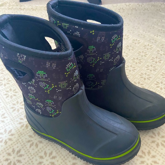 4 for $20 ๐ฆ๐ผ Boys Waterproof Insulated Rain Boots - Picture 1 of 4